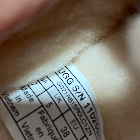 Ugg slide on slipper - Picture 6 of 6